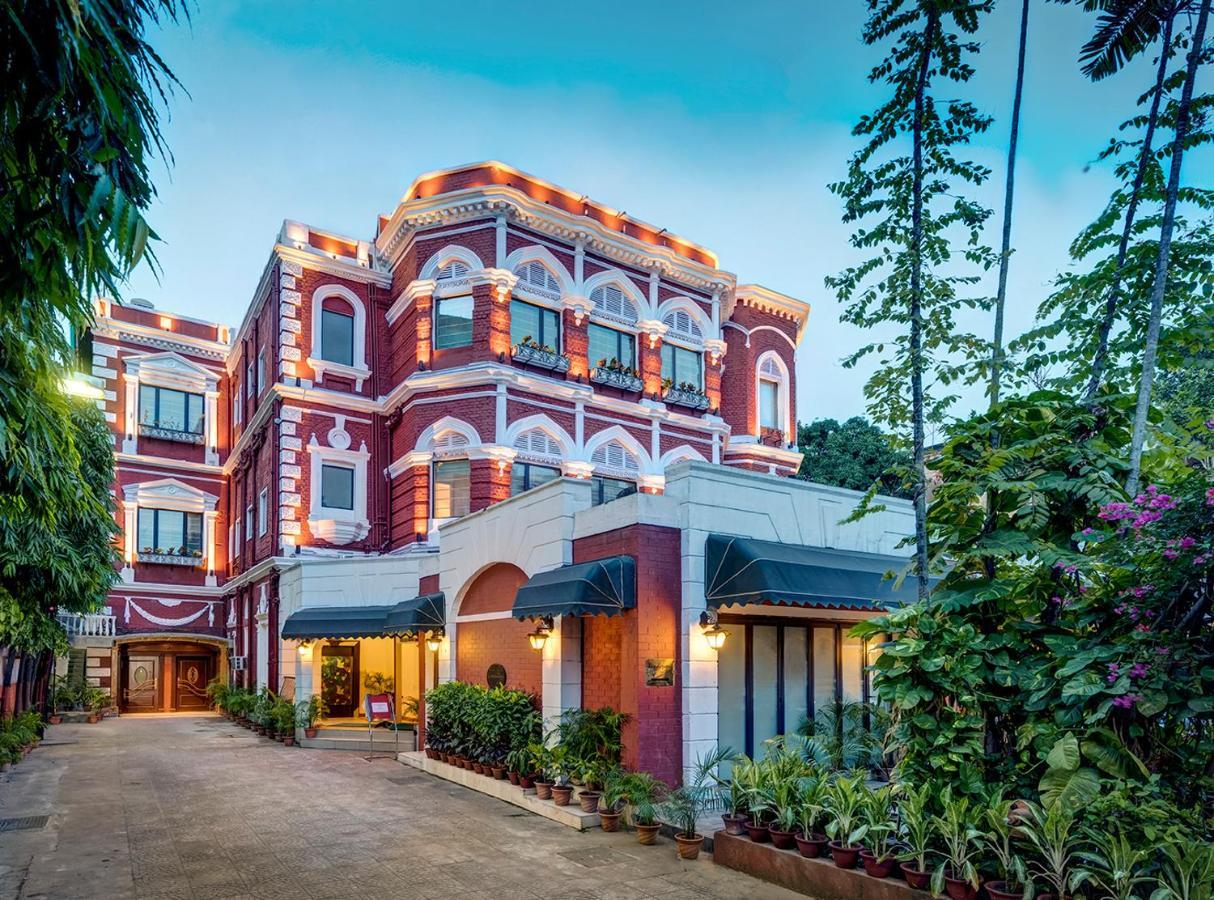 The Astor Hotel Колката Екстериор снимка
