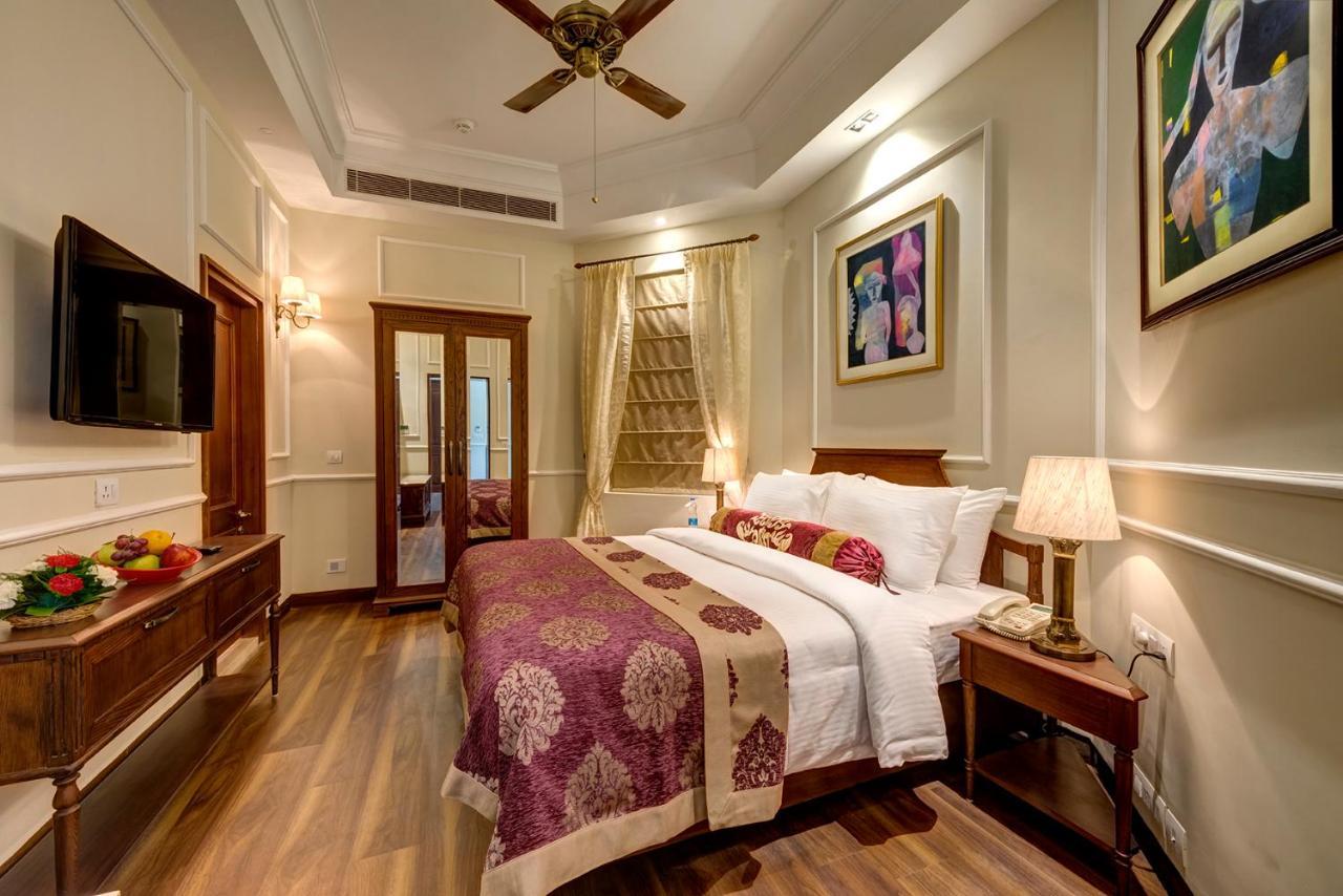 The Astor Hotel Колката Екстериор снимка