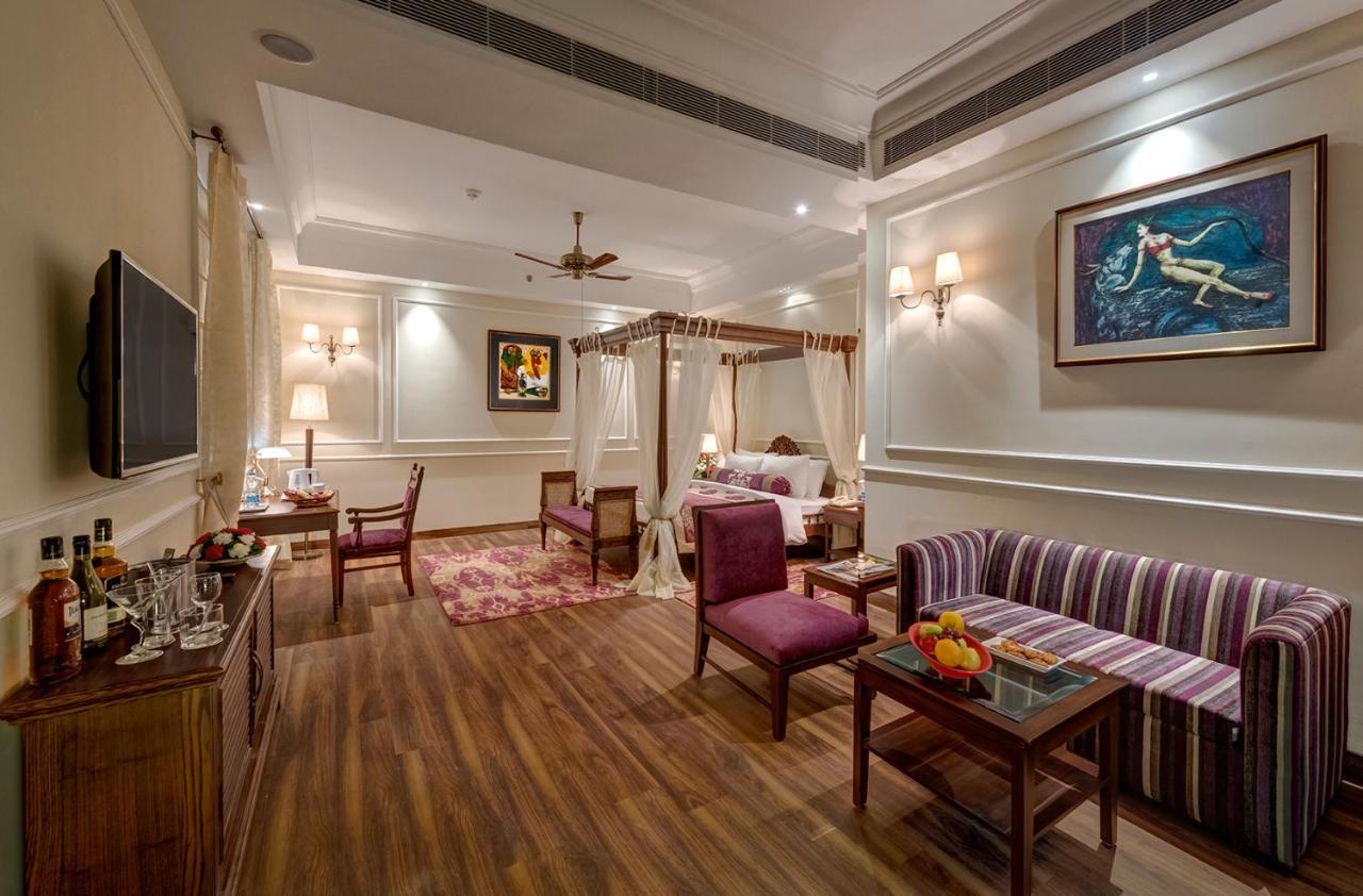 The Astor Hotel Колката Екстериор снимка