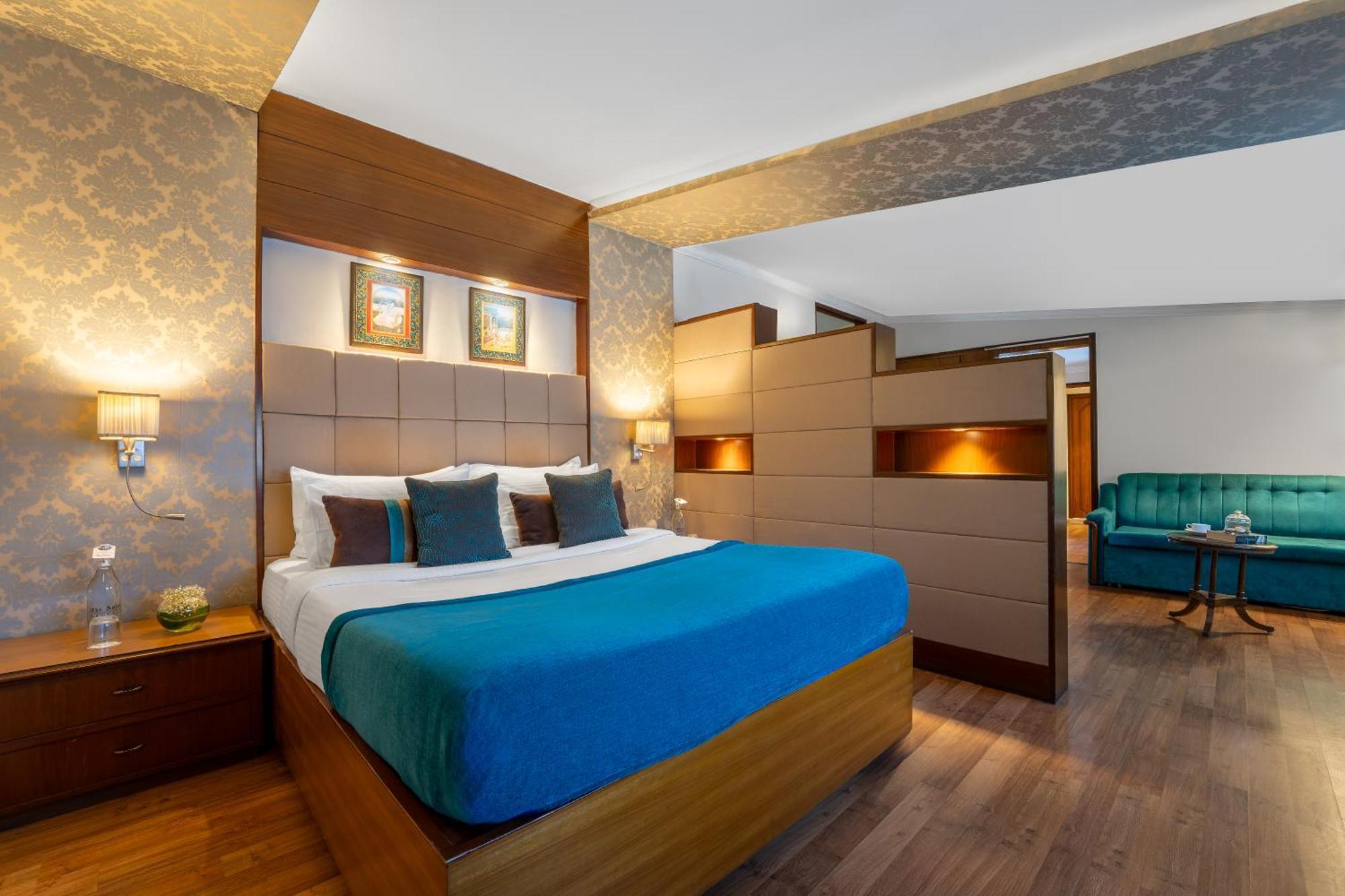 The Astor Hotel Колката Екстериор снимка