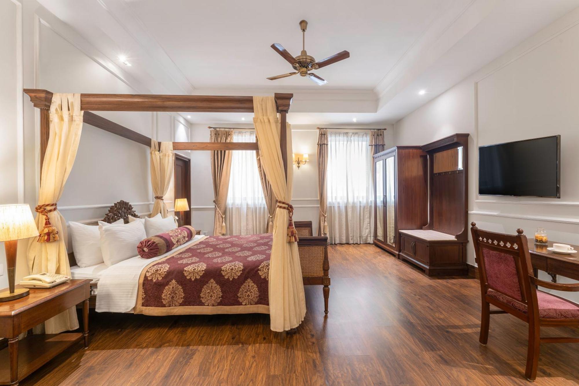 The Astor Hotel Колката Екстериор снимка