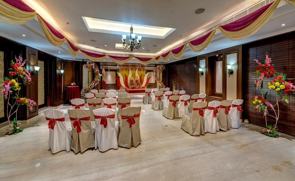 The Astor Hotel Колката Екстериор снимка