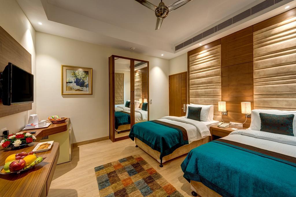 The Astor Hotel Колката Стая снимка
