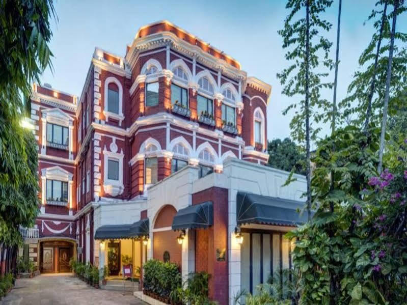 The Astor Hotel Колката Екстериор снимка